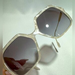 NEW BURBERRY WOMENS SUNGLASSES BE4324